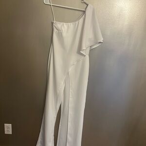 VENUS White One-Shoulder Jumpsuit